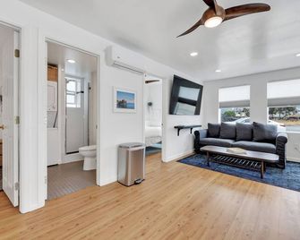 Harborside Suite 08 with Hot Tub - San Diego - Living room