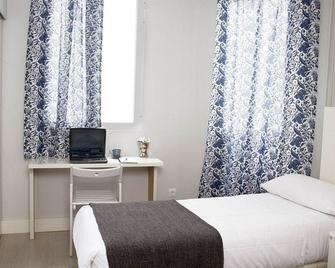 8Rooms Madrid - Madrid - Camera da letto