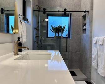 Greenwood Getaway - Seattle - Bathroom
