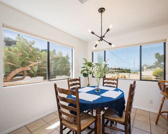 Gorgeous 3 Bedroom Monthly Rental in Marine Terrace! Pet-Friendly Too! - Cambria - Jídelna