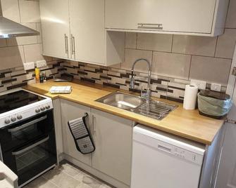 3br-Sleeps6-Petsok-Off Road Parking-Garden - Kidwelly - Kuchyň