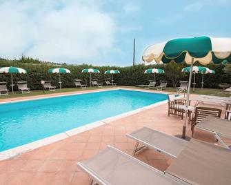 Rustic Cottage in Magione With Swimming Pool - Magione - Piscina