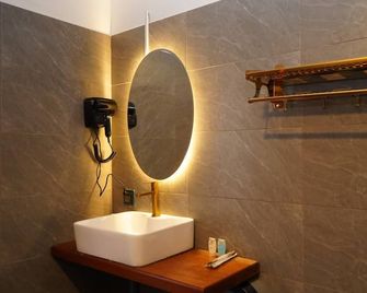 Bliss & Beats Hostel - Nom Pen - Baño