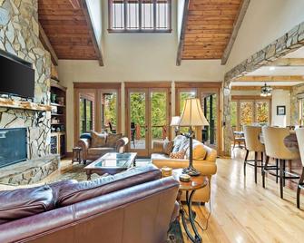 Lakefront Retreat | Luxury Home With Gorgeous Views & Private Dock! - Nebo - Living room
