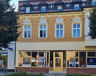 Rental-Deluxe-Private Bathroom - Senftenberg - Gebäude