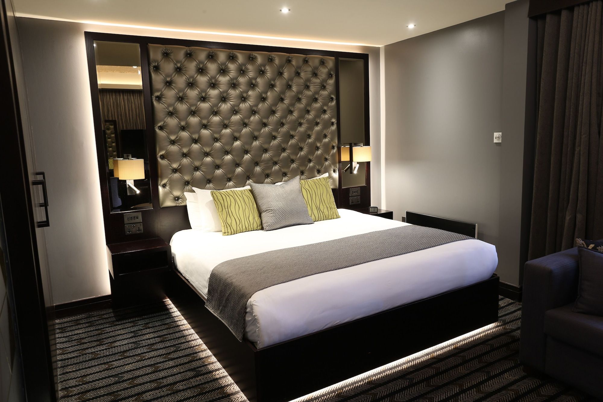 Mondo Hotel - Coatbridge