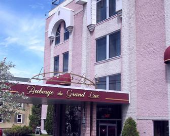 Auberge Du Grand Lac - Magog - Building