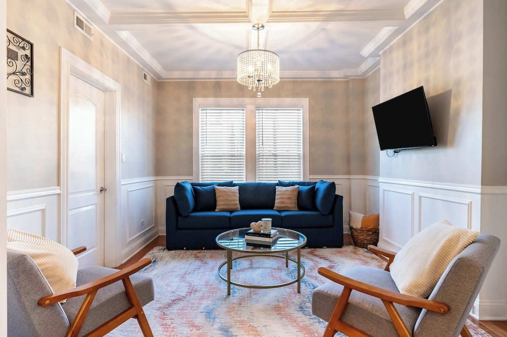 Spacious 3brcondo Near Wrigley/Dtwn +freeparking - שיקאגו - סלון