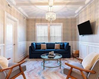 Spacious 3brcondo Near Wrigley/Dtwn +freeparking - Chicago - Sala de estar