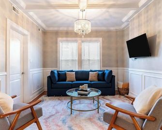 Spacious 3brcondo Near Wrigley/Dtwn +freeparking - שיקאגו - סלון