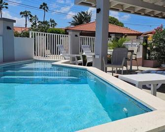 Rooi Santo Residence - Noord - Zwembad