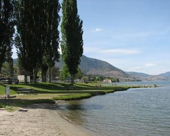 Starz Vineyard Vacation Rental - Penticton - Golf course