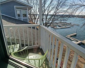 Snug Harbor Inn - Sturgeon Bay - Balkon