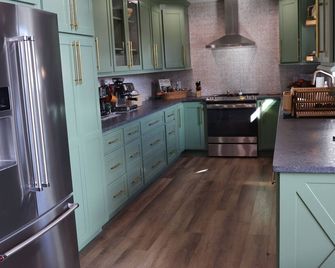 Cozy lodge in Ozark Mountains on Mountain Creek Ranch. 20 min to Table Rock Lake - Aurora - Kitchen