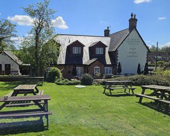 True Lovers Knot - Blandford Forum - Terasa