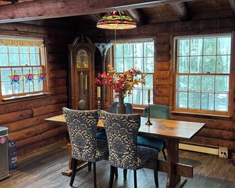 Perfect Readaway Vacation Spot - Tupper Lake - Comedor