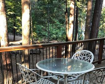 Bear Valley Lake Mountain Cabin - Dorrington - Balcón