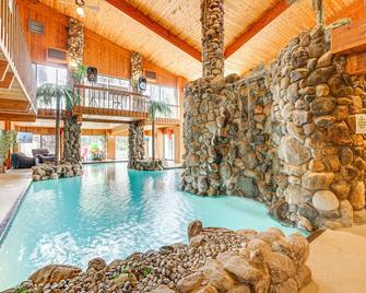 Bloomfield Retreat with Pool 6 Mi to Riverside Park - Bloomfield Hills - Pool