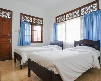 Indopurejoy House - Komala Indah Cottages - Denpasar - Bedroom