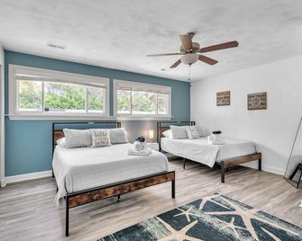 Family Getaway + 1 Block from Beach + Game Room + Fenced Yard - We Welcome Dogs! - נורפולק - חדר שינה