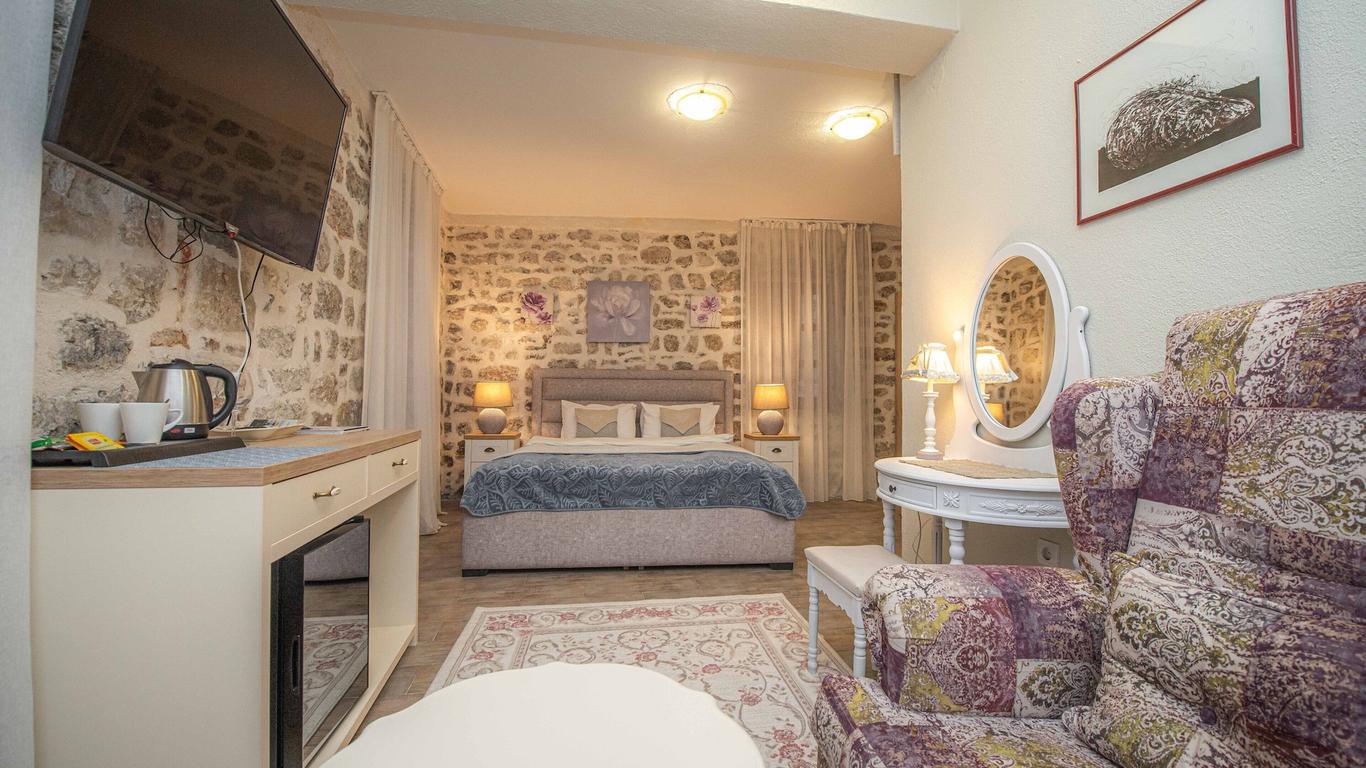 Antika Guesthouse