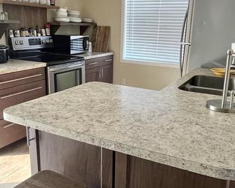 Ottertail Lake Cozy Cabin - Battle Lake - Kitchen