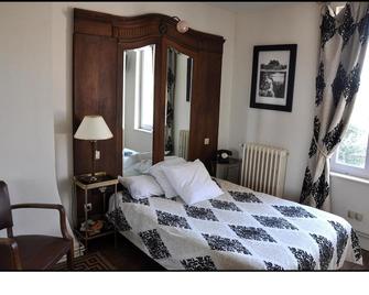 Detective Hotel - Étretat - Habitació
