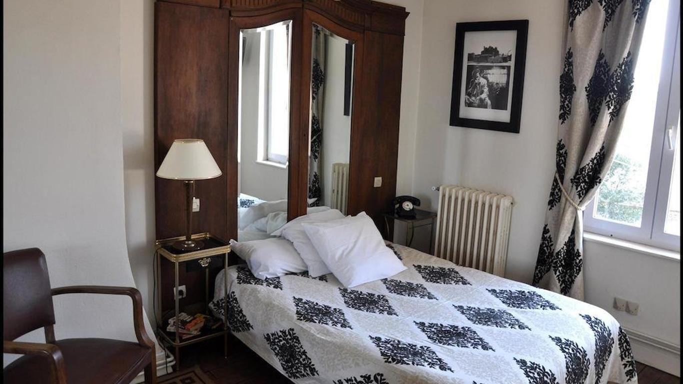 Detective Hotel