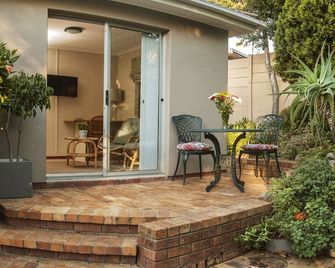 Maroela House Guest Accommodation - Bellville - Innenhof