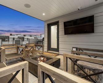 Beautiful multi bedroom townhouse, next to channel and short walk to beach - Penticton - Balcón