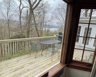 Walk to Cornell University Campus with Lake Views & Dead end street- 5 bedrooms - Ithaca - Balcony