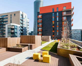 Clover Court by Aeria Apartments - London - Building