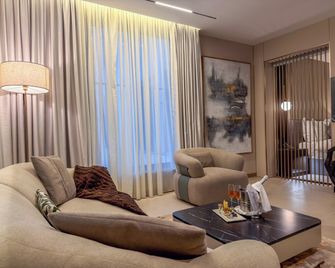 The Lusso Hotel - Абуджа - Вітальня
