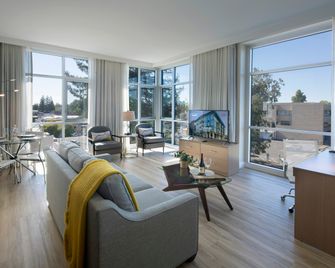 Art House Hotel and Suites - Santa Rosa - Living room