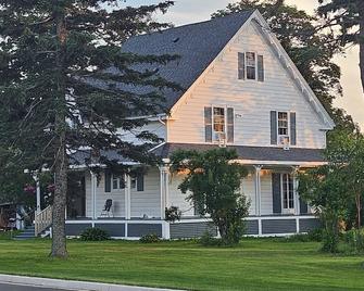 Sunflower Guest Suites - Summerside - Rakennus