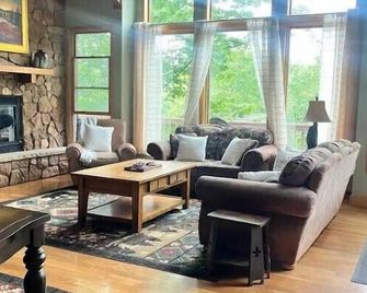 BR97 Pets Ok! Minutes to Skiing/Town - Davis - Living room
