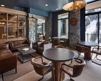 Elegant Mountain Retreat with Stunning Views | Heated Pool and Prime Ski Access - Alta - Lounge