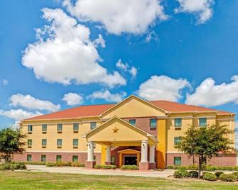 King Bed Room, Scottish Inns La Porte, Free Parking, Near Sylvan Beach Park - La Porte