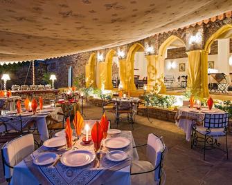 Ramathra Fort - Gangāpur City - Restaurant