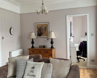 Deeside Snugs Apartments - Aboyne - Obývací pokoj