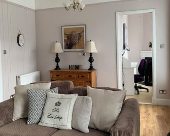 Deeside Snugs Apartments - Aboyne - Obývací pokoj