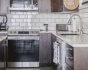 Shoreside 4b/4b walkout retreat with perfect sand - Ottertail - Kitchen
