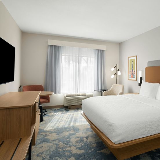 Hampton Inn & Suites Ontario image 1