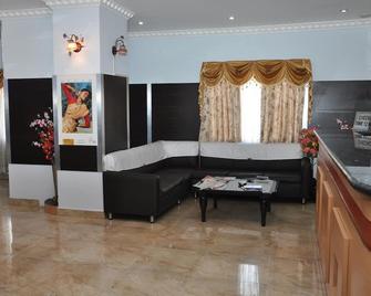 Hotel Barbareek - Shillong - Lobby