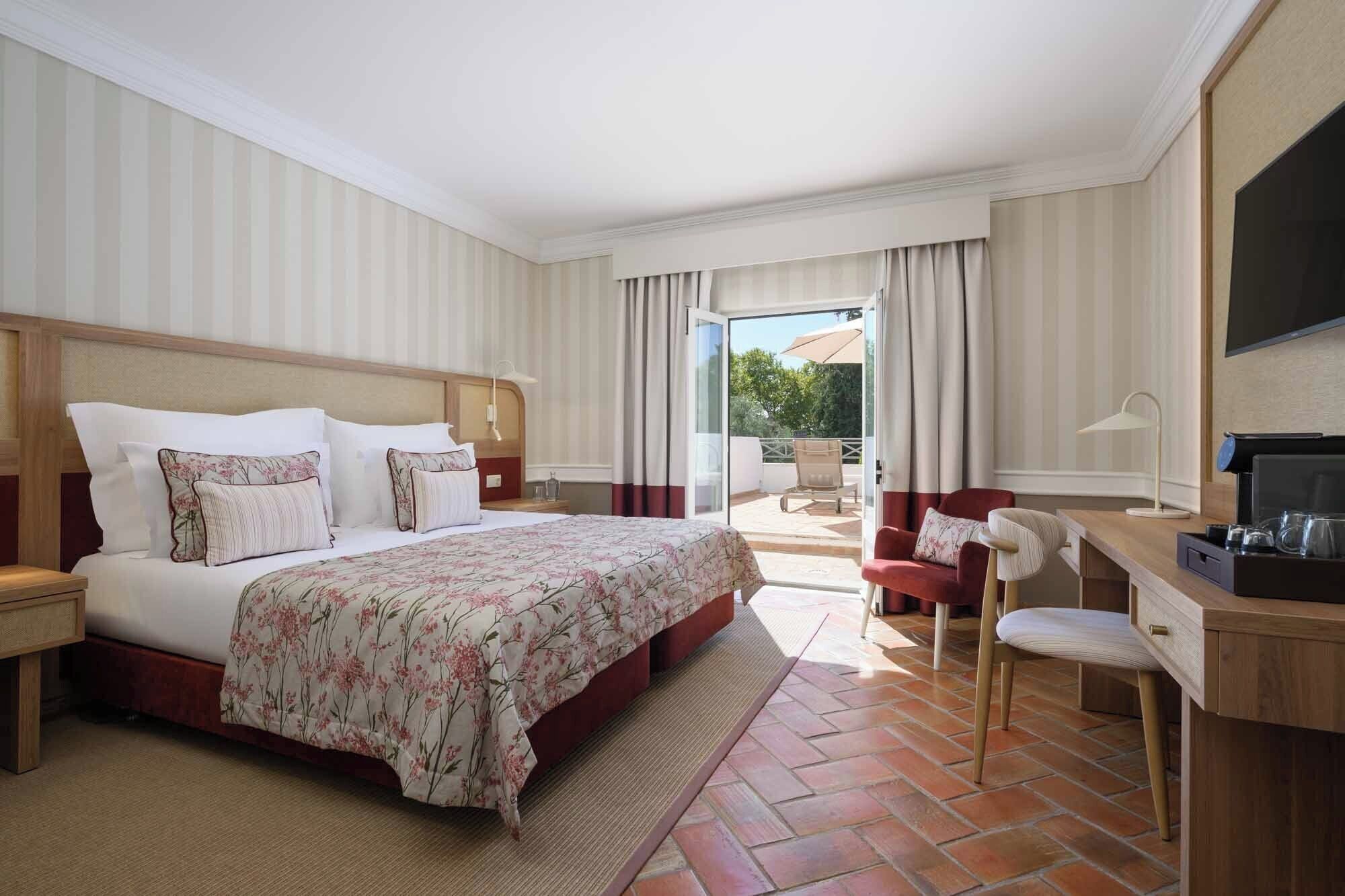 M'AR De AR Muralhas - אבורה