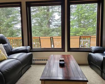 Cozy Island Lake Cabin in Kodiak - Kodiak - Sala de estar