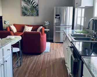Deluxe Apartment! Upscale Amenities! Great Location For Short Or Long Stays. - Snellville - Kitchen