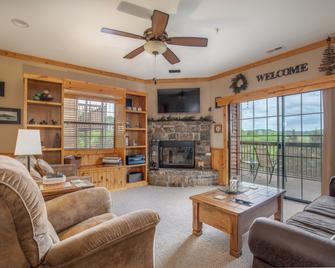 The Village At Indian Point Resort - Branson - Living room