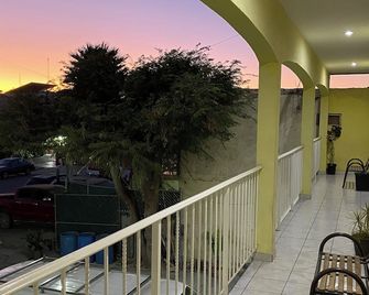 Hotel Posada Los Olivos Los Mochis - Los Mochis - Parveke
