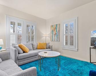 Downtown Ashland House - Walk to Plaza and OSF! - Ashland - Sala de estar